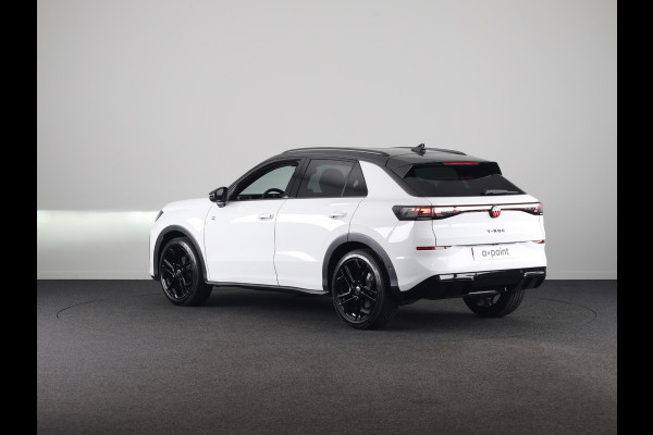 Volkswagen T-Roc R-Line First Edition 1.5 eTSI 110 kW / 150 PK SUV Panoramadak | Stoelverwarming | Achteruitrijcamera