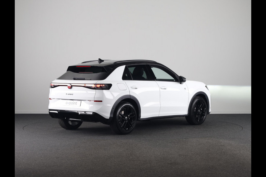 Volkswagen T-Roc R-Line First Edition 1.5 eTSI 110 kW / 150 PK SUV Panoramadak | Stoelverwarming | Achteruitrijcamera