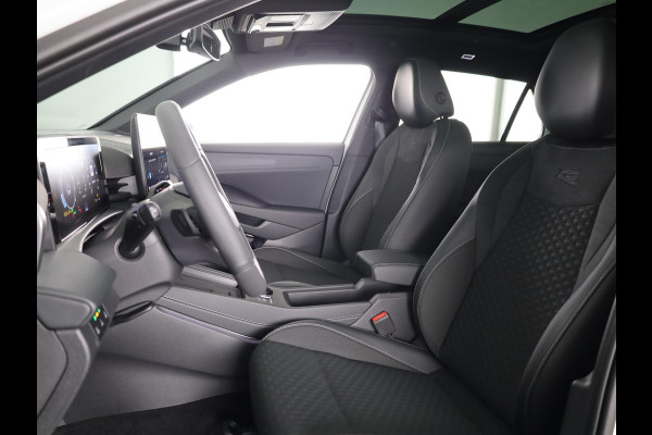 Volkswagen T-Roc R-Line First Edition 1.5 eTSI 110 kW / 150 PK SUV Panoramadak | Stoelverwarming | Achteruitrijcamera