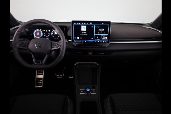 Volkswagen T-Roc R-Line First Edition 1.5 eTSI 110 kW / 150 PK SUV Panoramadak | Stoelverwarming | Achteruitrijcamera