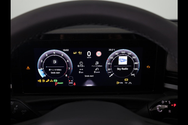 Volkswagen T-Roc R-Line First Edition 1.5 eTSI 110 kW / 150 PK SUV Panoramadak | Stoelverwarming | Achteruitrijcamera