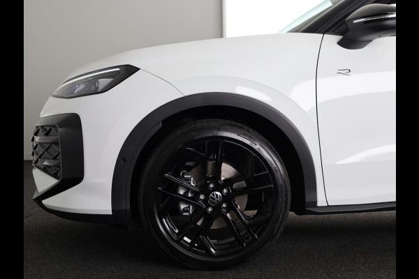 Volkswagen T-Roc R-Line First Edition 1.5 eTSI 110 kW / 150 PK SUV Panoramadak | Stoelverwarming | Achteruitrijcamera