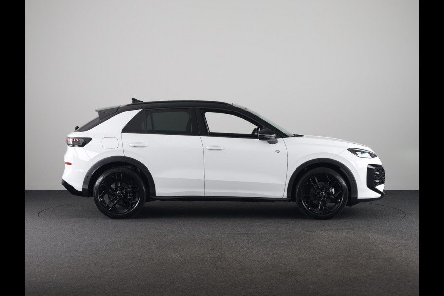 Volkswagen T-Roc R-Line First Edition 1.5 eTSI 110 kW / 150 PK SUV Panoramadak | Stoelverwarming | Achteruitrijcamera
