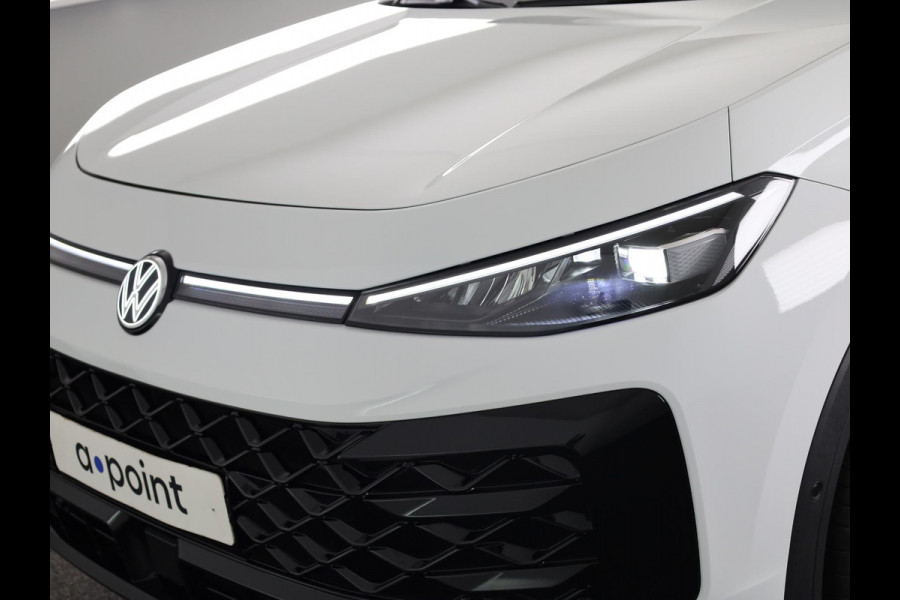 Volkswagen T-Roc R-Line First Edition 1.5 eTSI 110 kW / 150 PK SUV Panoramadak | Stoelverwarming | Achteruitrijcamera