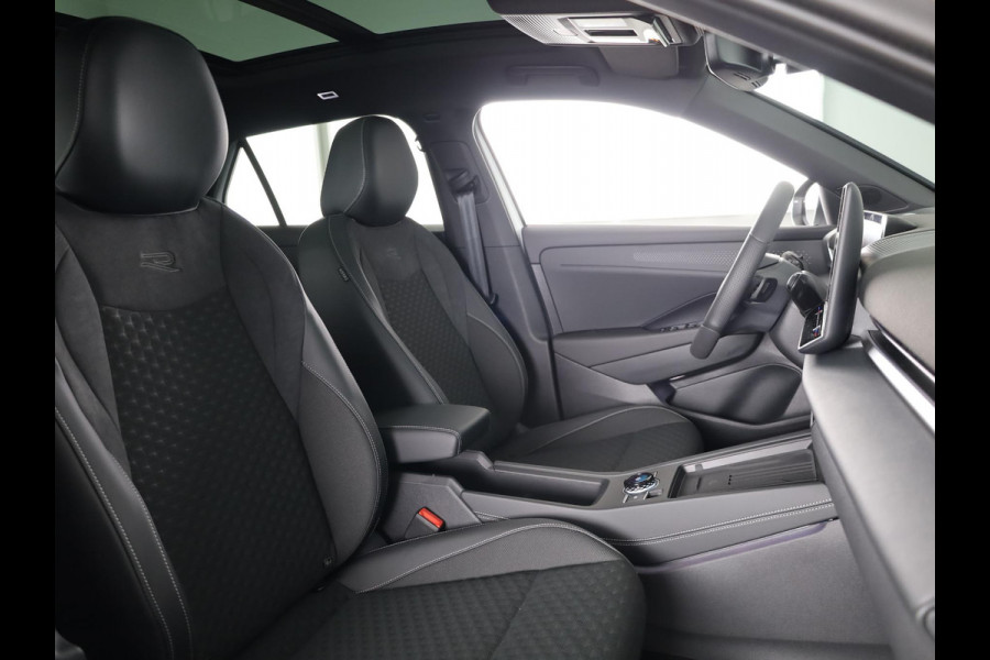 Volkswagen T-Roc R-Line First Edition 1.5 eTSI 110 kW / 150 PK SUV Panoramadak | Stoelverwarming | Achteruitrijcamera