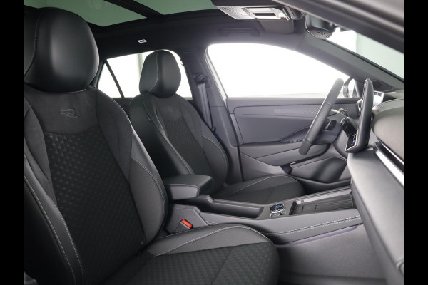 Volkswagen T-Roc R-Line First Edition 1.5 eTSI 110 kW / 150 PK SUV Panoramadak | Stoelverwarming | Achteruitrijcamera
