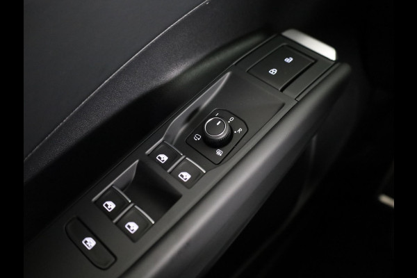 Volkswagen T-Roc R-Line First Edition 1.5 eTSI 110 kW / 150 PK SUV Panoramadak | Stoelverwarming | Achteruitrijcamera