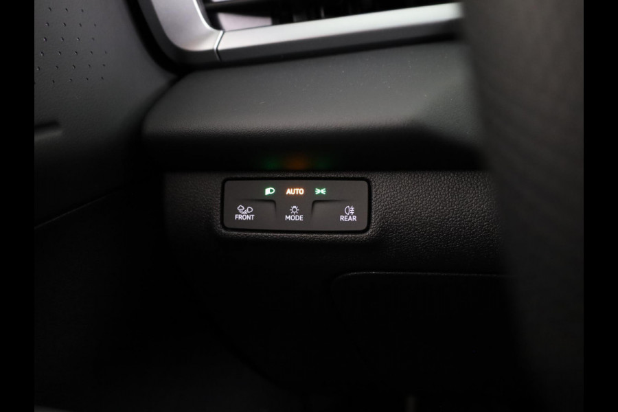 Volkswagen T-Roc R-Line First Edition 1.5 eTSI 110 kW / 150 PK SUV Panoramadak | Stoelverwarming | Achteruitrijcamera