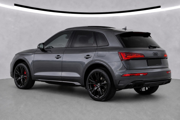 Audi Q5 50 TFSI e S edition S-Line | Panoramadak | Adaptive Cruise Control | Stoelverwarming | Ambiance Verlichting | Camera | Navigatie | Apple Carplay | Keyless |