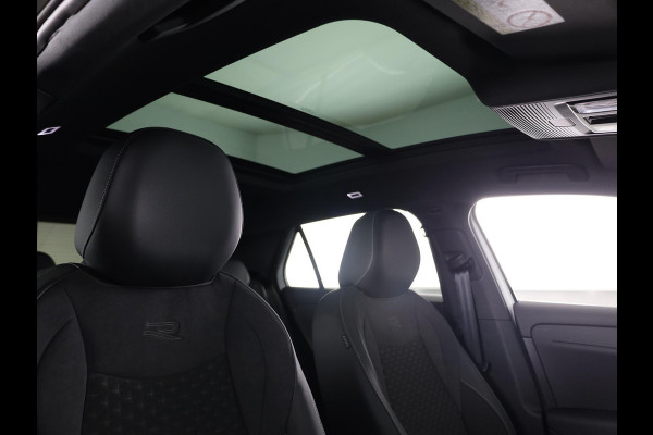 Volkswagen T-Roc R-Line First Edition 1.5 eTSI 110 kW / 150 PK SUV Panoramadak | Stoelverwarming | Achteruitrijcamera