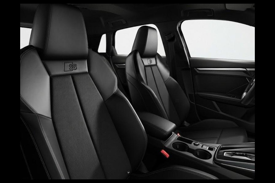 Audi A3 Sportback S edition 40 TFSI e 204 pk | Comfortpakket plus | Lichtpakket plus ambient light | Glazen panoramadak | achteruitrijcamera |
