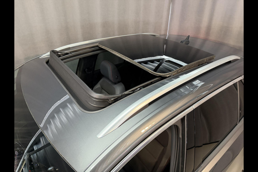 Volkswagen T-Roc 1.5 TSI Sport Business R 19"/Panoramadak/Trekhaak/Dodehoek/Camera/Adaptieve cruise/Apple Carplay & Android Auto/Camera/PDC v+a