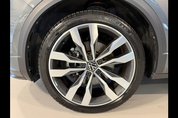 Volkswagen T-Roc 1.5 TSI Sport Business R 19"/Panoramadak/Trekhaak/Dodehoek/Camera/Adaptieve cruise/Apple Carplay & Android Auto/Camera/PDC v+a