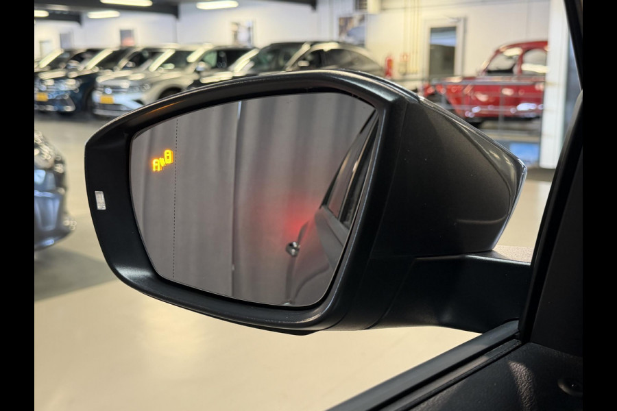 Volkswagen T-Roc 1.5 TSI Sport Business R 19"/Panoramadak/Trekhaak/Dodehoek/Camera/Adaptieve cruise/Apple Carplay & Android Auto/Camera/PDC v+a