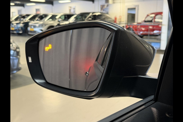 Volkswagen T-Roc 1.5 TSI Sport Business R 19"/Panoramadak/Trekhaak/Dodehoek/Camera/Adaptieve cruise/Apple Carplay & Android Auto/Camera/PDC v+a