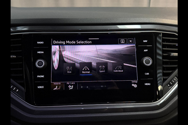 Volkswagen T-Roc 1.5 TSI Sport Business R 19"/Panoramadak/Trekhaak/Dodehoek/Camera/Adaptieve cruise/Apple Carplay & Android Auto/Camera/PDC v+a