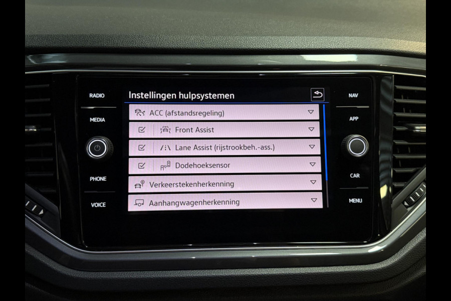 Volkswagen T-Roc 1.5 TSI Sport Business R 19"/Panoramadak/Trekhaak/Dodehoek/Camera/Adaptieve cruise/Apple Carplay & Android Auto/Camera/PDC v+a