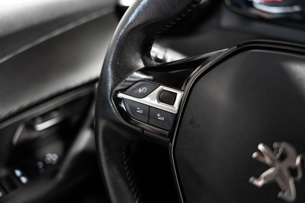Peugeot 2008 1.2 PureTech Active NAVI PDC