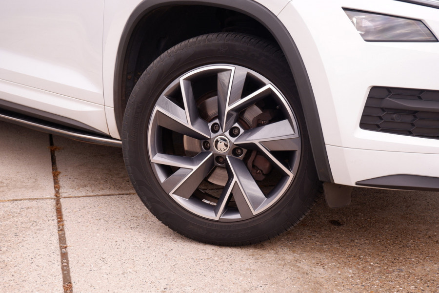 Škoda Kodiaq 1.5 TSI Sportline Business 7p. | Pano | Elek. Trekhaak | Carplay | Memory | Sfeerverlicht. | LED