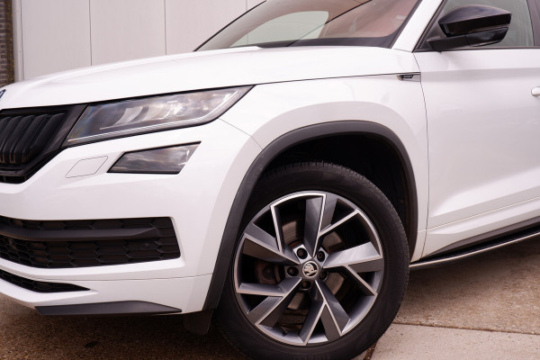 Škoda Kodiaq 1.5 TSI Sportline Business 7p. | Pano | Elek. Trekhaak | Carplay | Memory | Sfeerverlicht. | LED
