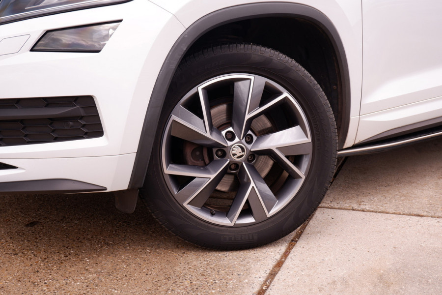 Škoda Kodiaq 1.5 TSI Sportline Business 7p. | Pano | Elek. Trekhaak | Carplay | Memory | Sfeerverlicht. | LED