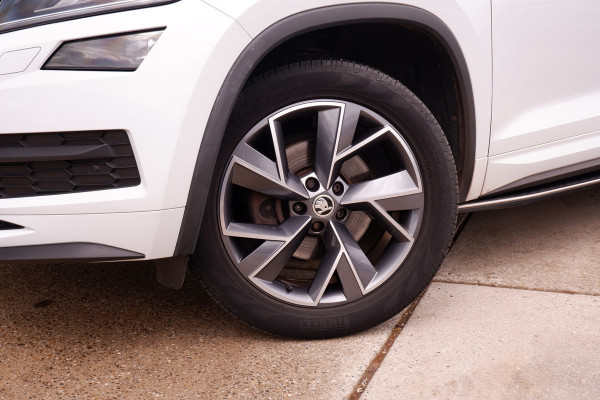 Škoda Kodiaq 1.5 TSI Sportline Business 7p. | Pano | Elek. Trekhaak | Carplay | Memory | Sfeerverlicht. | LED