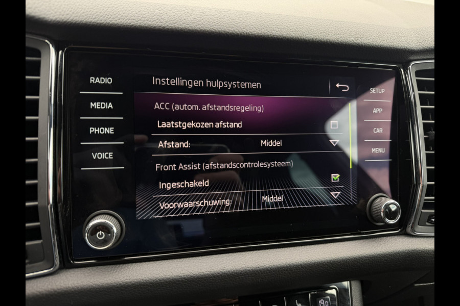 Škoda Kodiaq 1.5 TSI Sportline Business 7p. | Pano | Elek. Trekhaak | Carplay | Memory | Sfeerverlicht. | LED