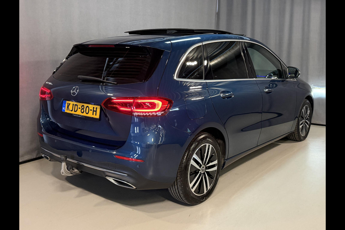 Mercedes-Benz B-Klasse 250 e 17"/Panoramadak/Trekhaak/Head-up/Dodehoek/Adaptieve cruise/Camera/Stoelverwarming/Sfeerverlichting/Apple Carplay & Android Auto