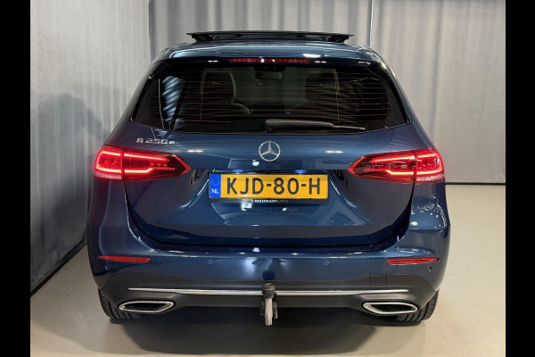 Mercedes-Benz B-Klasse 250 e 17"/Panoramadak/Trekhaak/Head-up/Dodehoek/Adaptieve cruise/Camera/Stoelverwarming/Sfeerverlichting/Apple Carplay & Android Auto