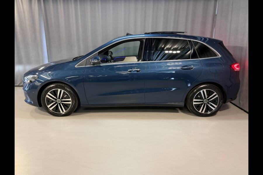 Mercedes-Benz B-Klasse 250 e 17"/Panoramadak/Trekhaak/Head-up/Dodehoek/Adaptieve cruise/Camera/Stoelverwarming/Sfeerverlichting/Apple Carplay & Android Auto