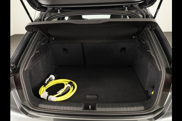 Audi A3 Sportback 40 TFSI e S edition 204 pk S-tronic | Verlengde garantie | Navigatie | Panoramadak | Parkeersensoren (Park assist) | Achteruitrijcamera | S-Line |