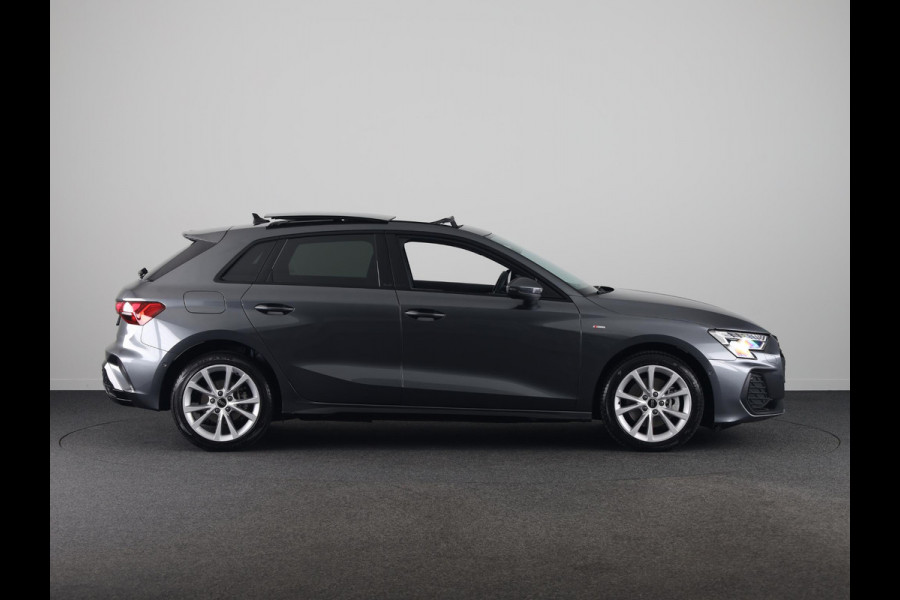 Audi A3 Sportback 40 TFSI e S edition 204 pk S-tronic | Verlengde garantie | Navigatie | Panoramadak | Parkeersensoren (Park assist) | Achteruitrijcamera | S-Line |