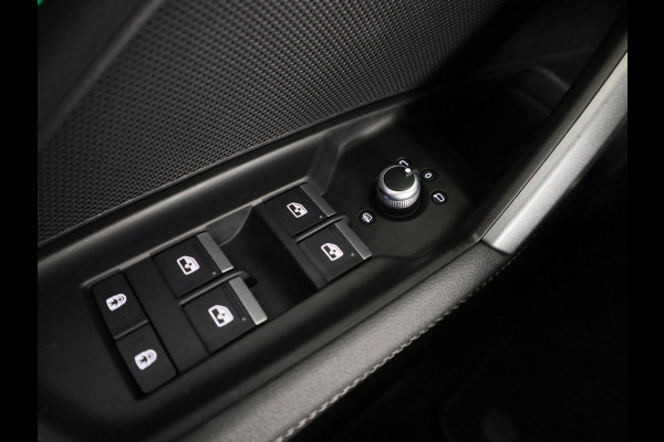 Audi A3 Sportback 40 TFSI e S edition 204 pk S-tronic | Verlengde garantie | Navigatie | Panoramadak | Parkeersensoren (Park assist) | Achteruitrijcamera | S-Line |