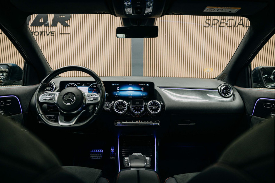 Mercedes-Benz GLA 180 d Business Solution AMG | AMG-Line | Pano | Stoelverwarming | Achteruitrijcamera |