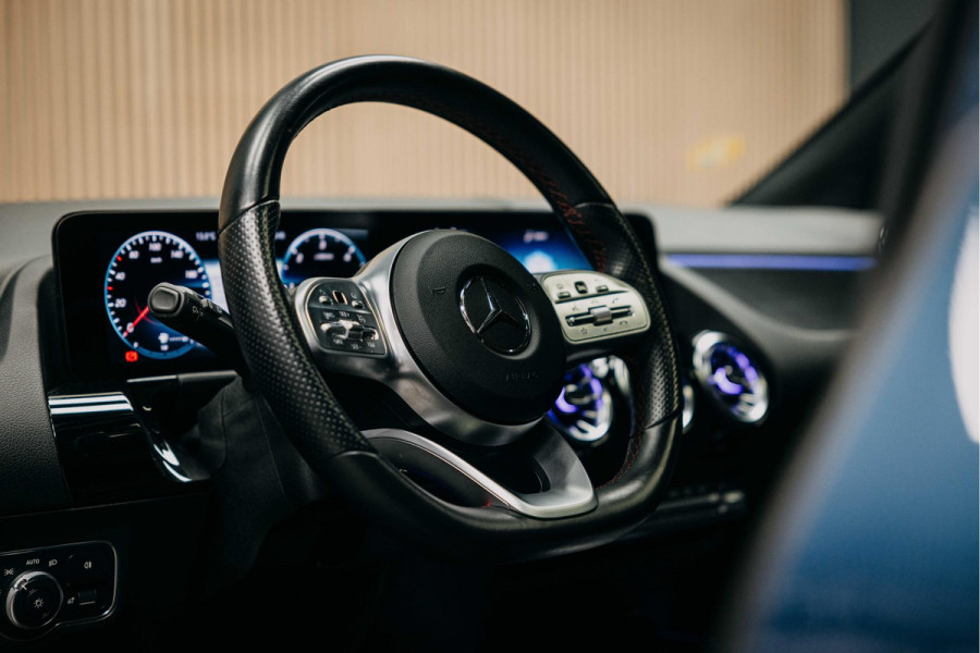 Mercedes-Benz GLA 180 d Business Solution AMG | AMG-Line | Pano | Stoelverwarming | Achteruitrijcamera |