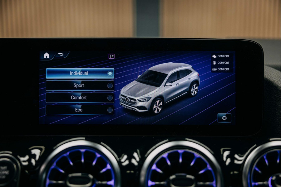 Mercedes-Benz GLA 180 d Business Solution AMG | AMG-Line | Pano | Stoelverwarming | Achteruitrijcamera |