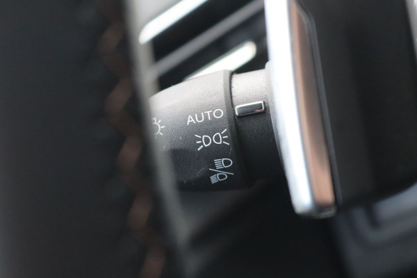 Peugeot 5008 1.2 Hybrid 136PK Automaat GT 7-pers/Leder/Memory-stoel/Camera/Stoelverwarming