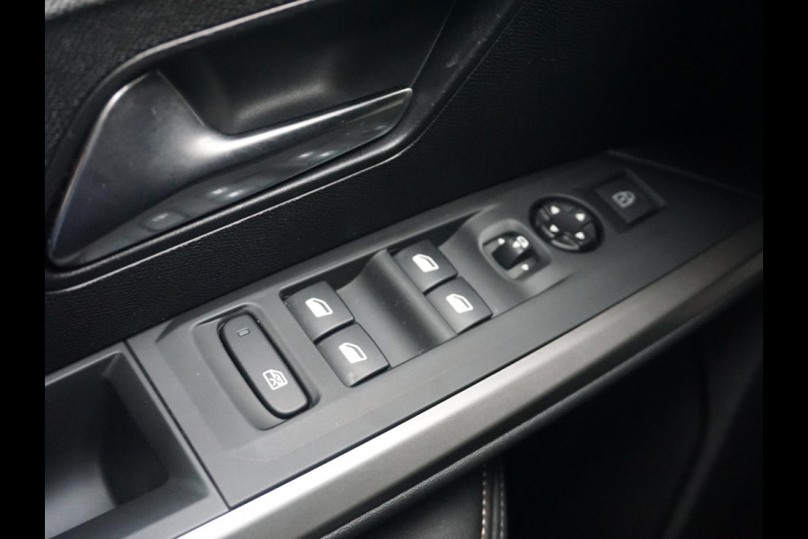 Peugeot 5008 1.2 Hybrid 145 Allure Camera achter