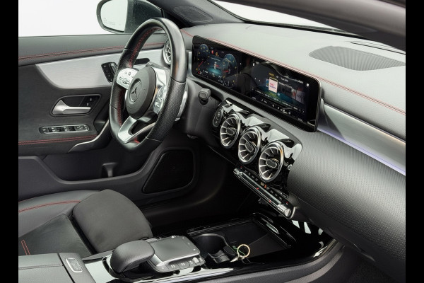 Mercedes-Benz CLA-Klasse Shooting Brake 200 AUTOMAAT 163 pk Business Solution AMG, panoramadak, trekhaak , 1 e eigenaar, nap
