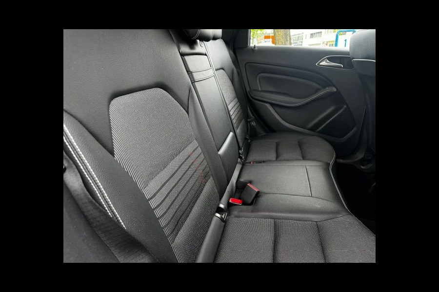 Mercedes-Benz B-Klasse 180 Ambition Automaat 132.000km Airco/ECC,Navigatie,Camera,Half Leder