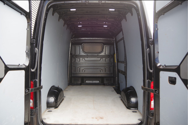 Volkswagen Crafter 35 2.0 TDI L3H3(L2H2) 3-ZITS, 177PK AUT. LED, TREKHAAK, GEV. ERGO ACTIVE STOEL, CAMERA, AIRCO, MISTLAMPEN