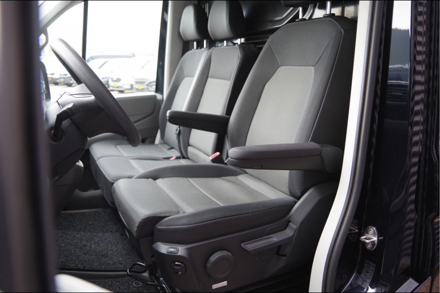 Volkswagen Crafter 35 2.0 TDI L3H3(L2H2) 3-ZITS, 177PK AUT. LED, TREKHAAK, GEV. ERGO ACTIVE STOEL, CAMERA, AIRCO, MISTLAMPEN