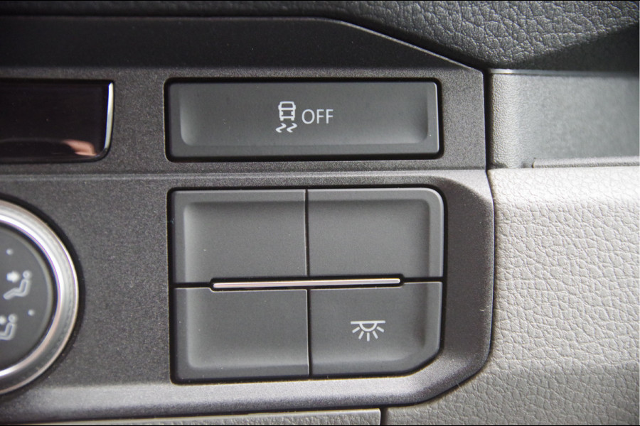 Volkswagen Crafter 35 2.0 TDI L3H3(L2H2) 3-ZITS, 177PK AUT. LED, TREKHAAK, GEV. ERGO ACTIVE STOEL, CAMERA, AIRCO, MISTLAMPEN