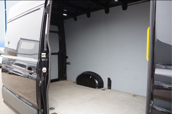Volkswagen Crafter 35 2.0 TDI L3H3(L2H2) 3-ZITS, 177PK AUT. LED, TREKHAAK, GEV. ERGO ACTIVE STOEL, CAMERA, AIRCO, MISTLAMPEN