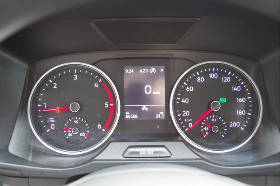Volkswagen Crafter 35 2.0 TDI L3H3(L2H2) 3-ZITS, 177PK AUT. LED, TREKHAAK, GEV. ERGO ACTIVE STOEL, CAMERA, AIRCO, MISTLAMPEN