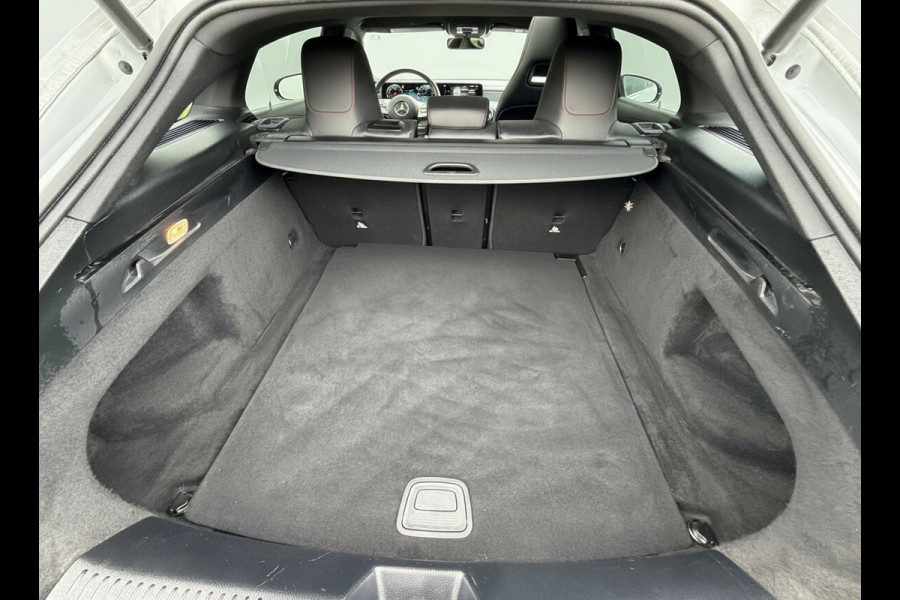 Mercedes-Benz CLA-Klasse Shooting Brake 200 AUTOMAAT 163 pk Business Solution AMG, panoramadak, trekhaak , 1 e eigenaar, nap