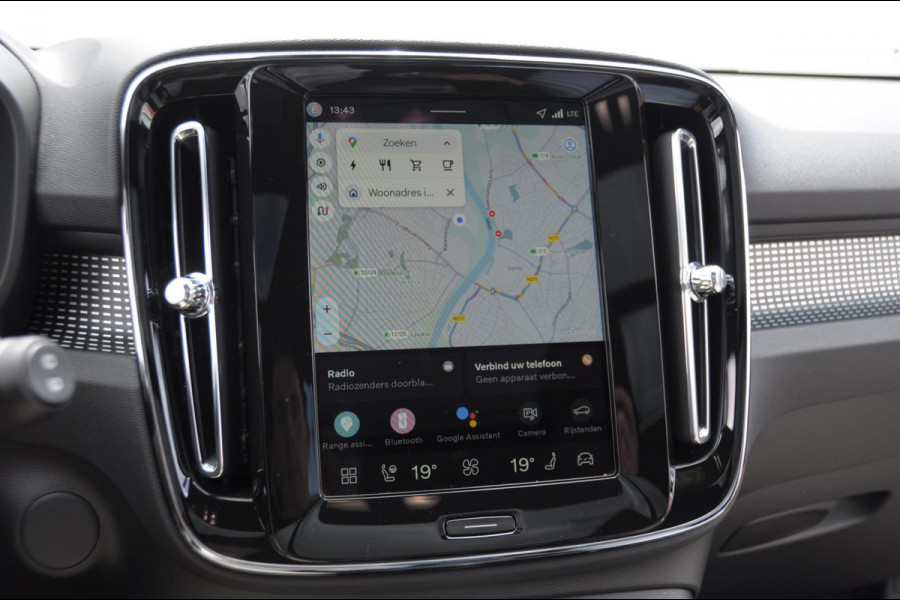 Volvo EX40 Single Motor Extended Range Plus Black Ed. 82 kWh / DEMO LEX / Panoramadak / Apple Carplay / Android Auto / Harman kardon audio / Adaptive cruise control / Pilot assist / Lichtmetalen velgen /