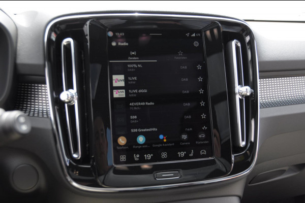 Volvo EX40 Single Motor Extended Range Plus Black Ed. 82 kWh / DEMO LEX / Panoramadak / Apple Carplay / Android Auto / Harman kardon audio / Adaptive cruise control / Pilot assist / Lichtmetalen velgen /