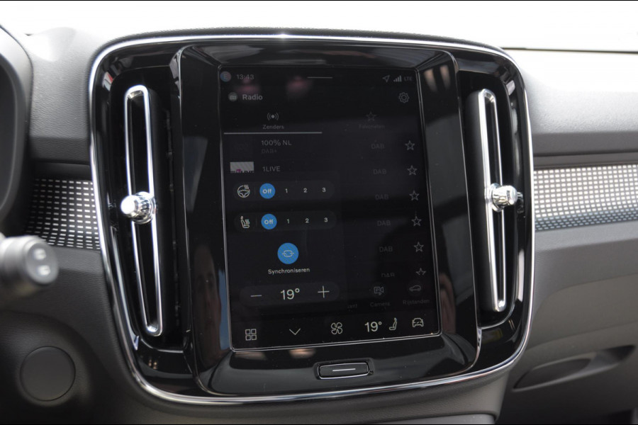 Volvo EX40 Single Motor Extended Range Plus Black Ed. 82 kWh / DEMO LEX / Panoramadak / Apple Carplay / Android Auto / Harman kardon audio / Adaptive cruise control / Pilot assist / Lichtmetalen velgen /