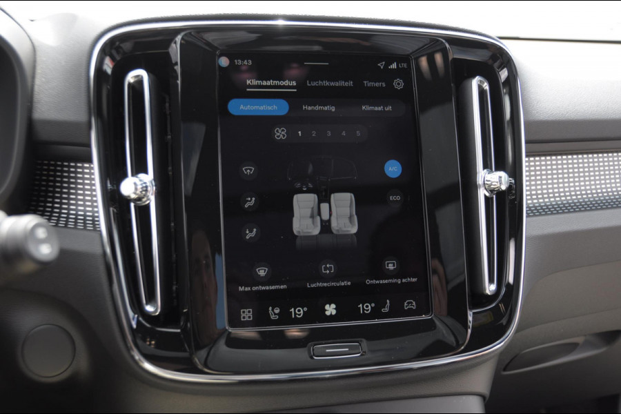 Volvo EX40 Single Motor Extended Range Plus Black Ed. 82 kWh / DEMO LEX / Panoramadak / Apple Carplay / Android Auto / Harman kardon audio / Adaptive cruise control / Pilot assist / Lichtmetalen velgen /